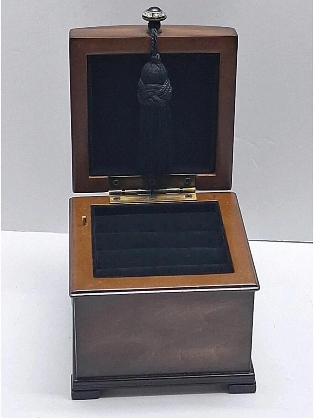 2013 Bombay & CO.INC. Jewelry Music Box Sankyo Works